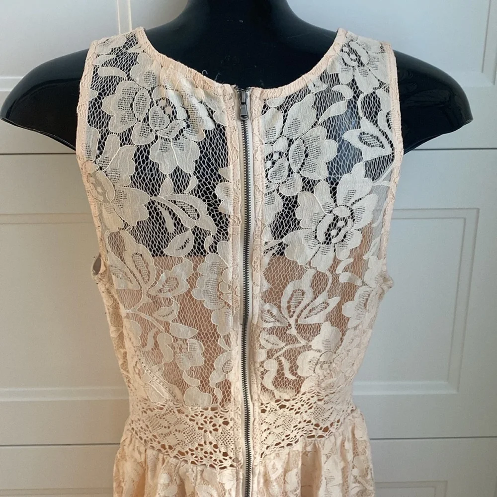 FOREVER 21, Light Pink lace summer short sleeved dress. - Picture 9 of 11